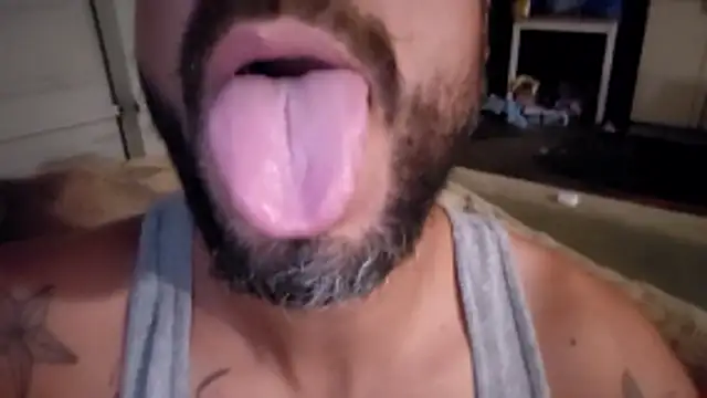 Forbidden_daddy: διαδικτυακό σόου στην κάμερα