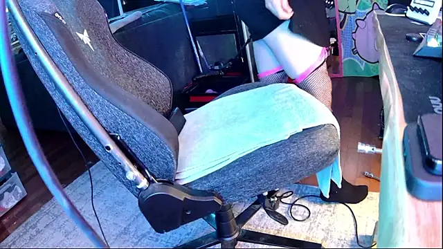 famousALYX webkamerás műsora