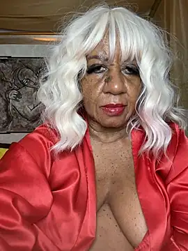 BreanaDivine webcam show