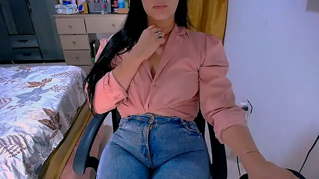 XXX chat uživo modela BitterMomXxx