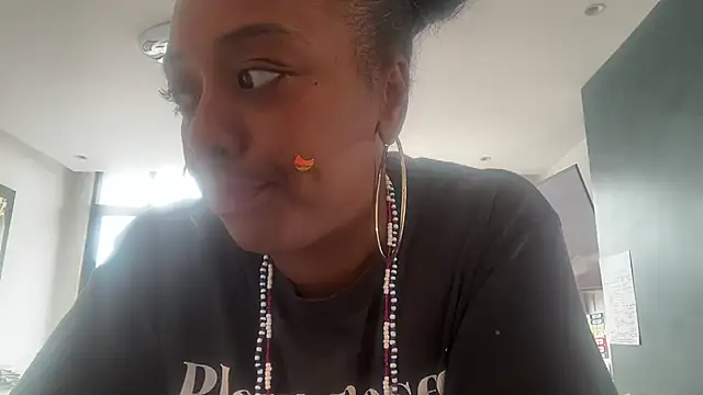 Chat XXX ao vivo de ChocolateCakeQueen
