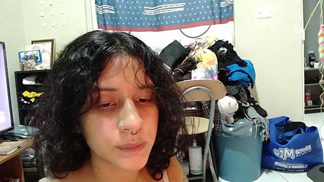 AlinaWoolf_のライブXXXチャット