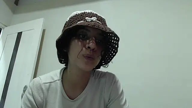 AlinaWoolf_'s Live XXX Chat
