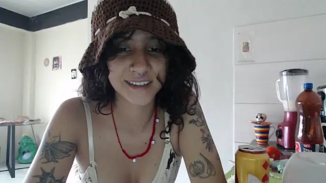 AlinaWoolf_'s Live XXX Chat