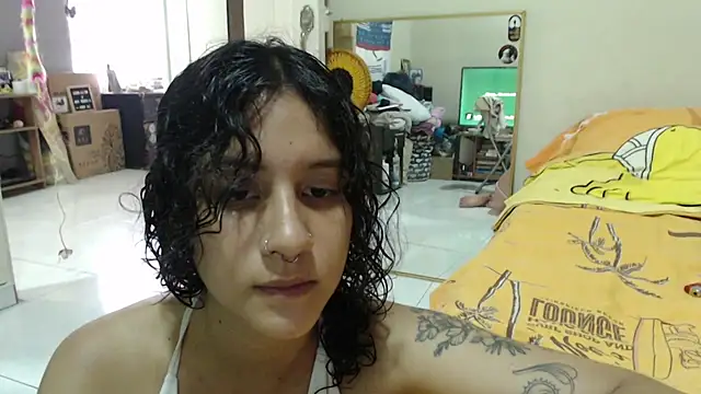 AlinaWoolf_ Adlı Modelin Canlı XXX Sohbeti