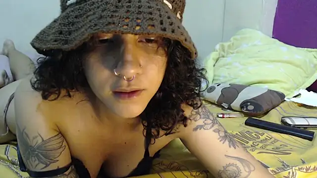 AlinaWoolf_'s Live XXX Chat