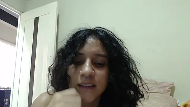 צ'אט XXX בשידור חי של AlinaWoolf_