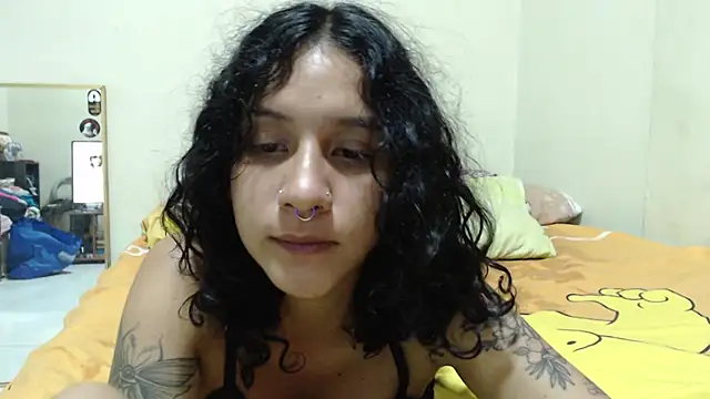 AlinaWoolf_'s Live XXX Chat