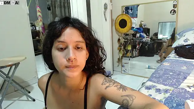 AlinaWoolf_ Adlı Modelin Canlı XXX Sohbeti