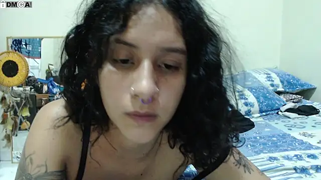 AlinaWoolf_ Adlı Modelin Canlı XXX Sohbeti