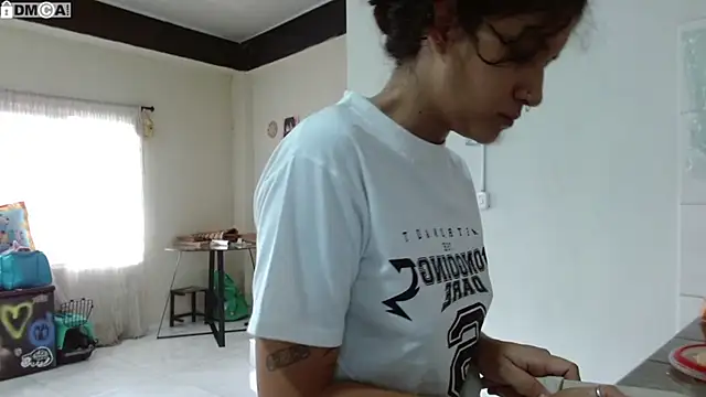 AlinaWoolf_'s Live XXX Chat