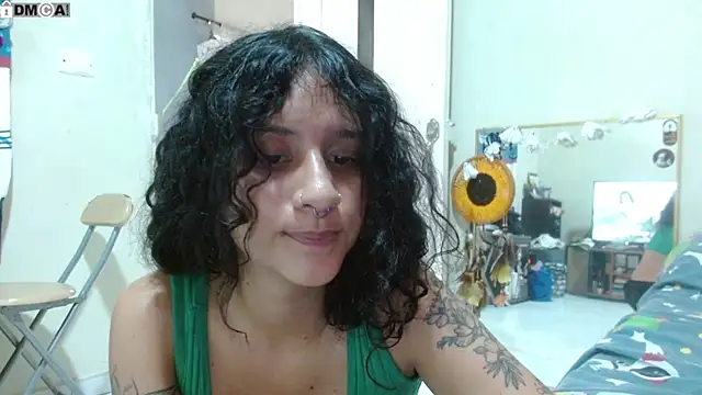 Chatroom XXX en direct de AlinaWoolf_