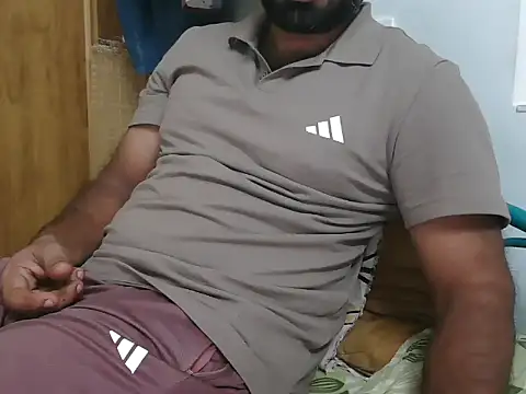 הופעת וובקאם של Tamil_Kishore_28