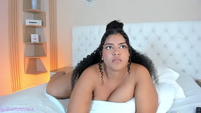 Chatroom XXX en direct de sharlot_evans_