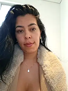 Luianna's Live Chat Room