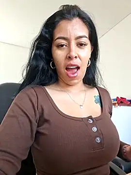 Luianna Adlı Modelin Canlı XXX Sohbeti