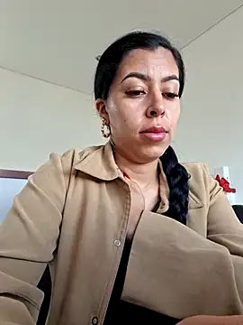 Chatroom XXX en direct de Luianna