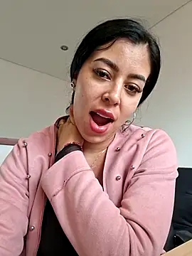 צ'אט XXX בשידור חי של Luianna