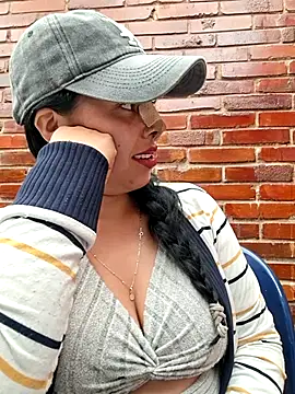 צ'אט XXX בשידור חי של Luianna