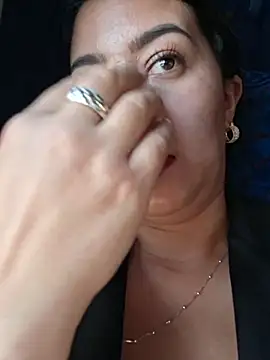 צ'אט XXX בשידור חי של Luianna