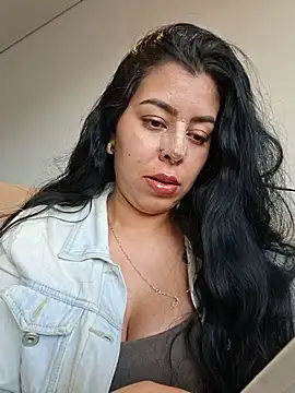 Luianna Adlı Modelin Web Kamerası Şovu