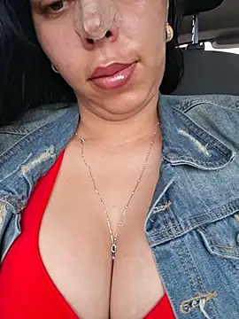 צ'אט XXX בשידור חי של Luianna