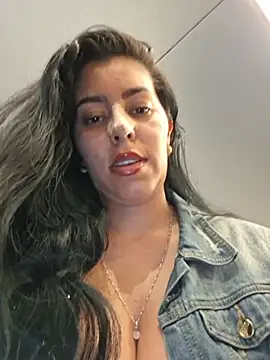 عرض كام Luianna