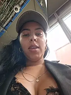 Luianna Adlı Modelin Web Kamerası Şovu