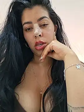 Luianna Adlı Modelin Canlı XXX Sohbeti