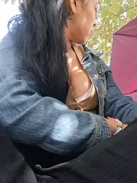 Luianna: διαδικτυακό σόου στην κάμερα