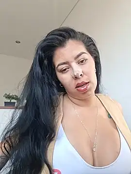 عرض كام Luianna