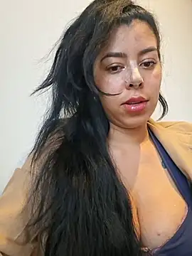 عرض كام Luianna