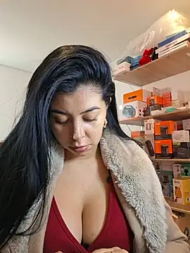 عرض كام Luianna
