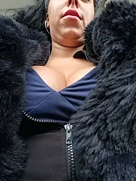 عرض كام Luianna