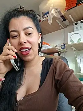Luianna 在線直播表演