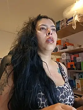 عرض كام Luianna