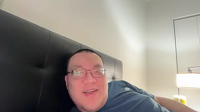 happynewyear111222 webcam show