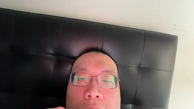 happynewyear111222 Webcam Show
