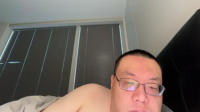 happynewyear111222's Webcam Show
