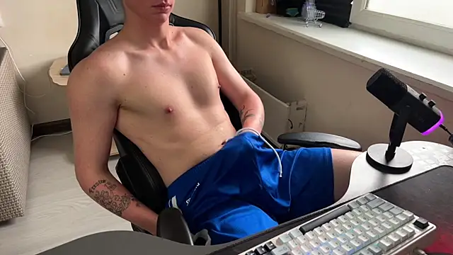 Show modela carthylovvve na web-kameri