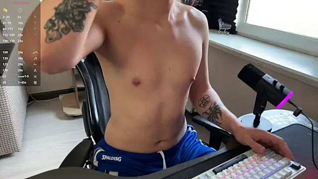 Show modela carthylovvve na web-kameri