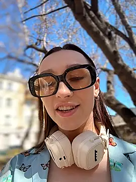 ElizaFi Show in webcam