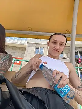 Show modela ElizaFi na web-kameri