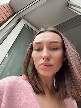 Show modela ElizaFi na web-kameri