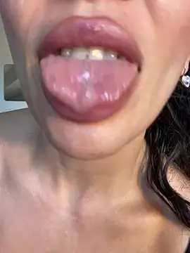 JolieBee Webcamshow