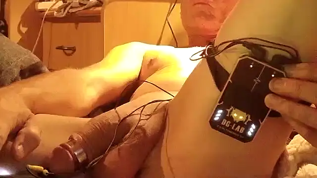 LongUKMakeYouSquirt Show Webcam