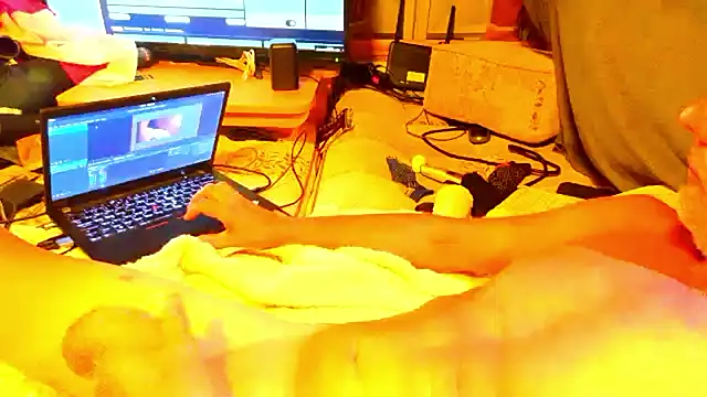 LongUKMakeYouSquirt Adlı Modelin Web Kamerası Şovu