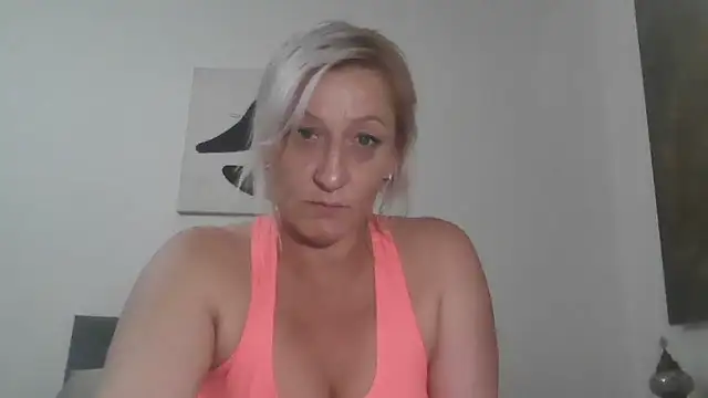 Show modela Sexyycattt na web-kameri