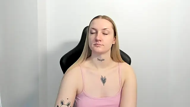 AlexaTease – Naživo chatovacia miestnosť
