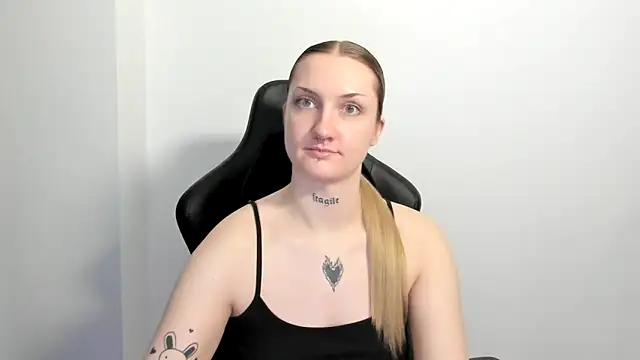 AlexaTease – Naživo XXX chat